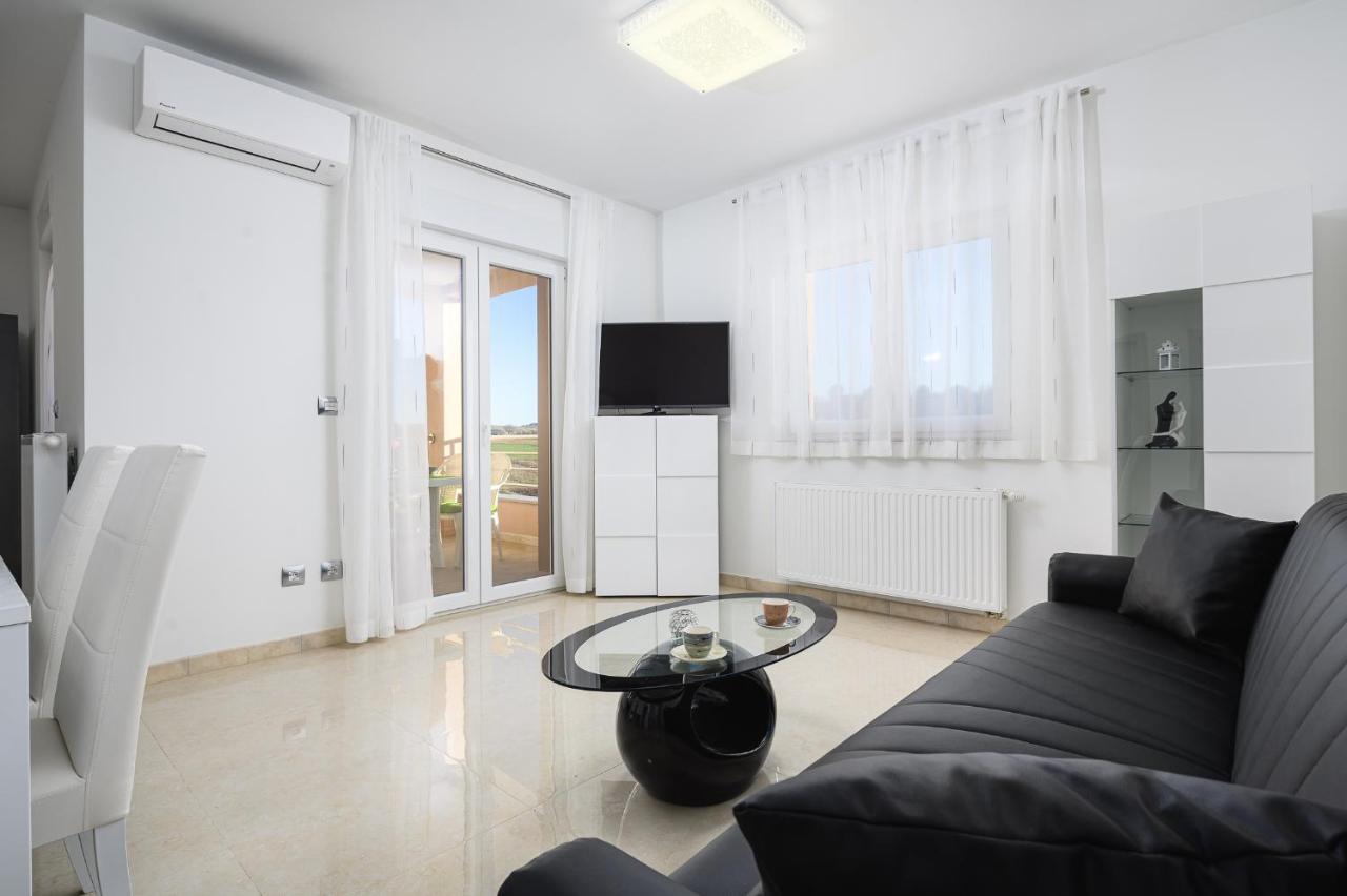 Stancija Amorozo 5 Porec Esterno foto