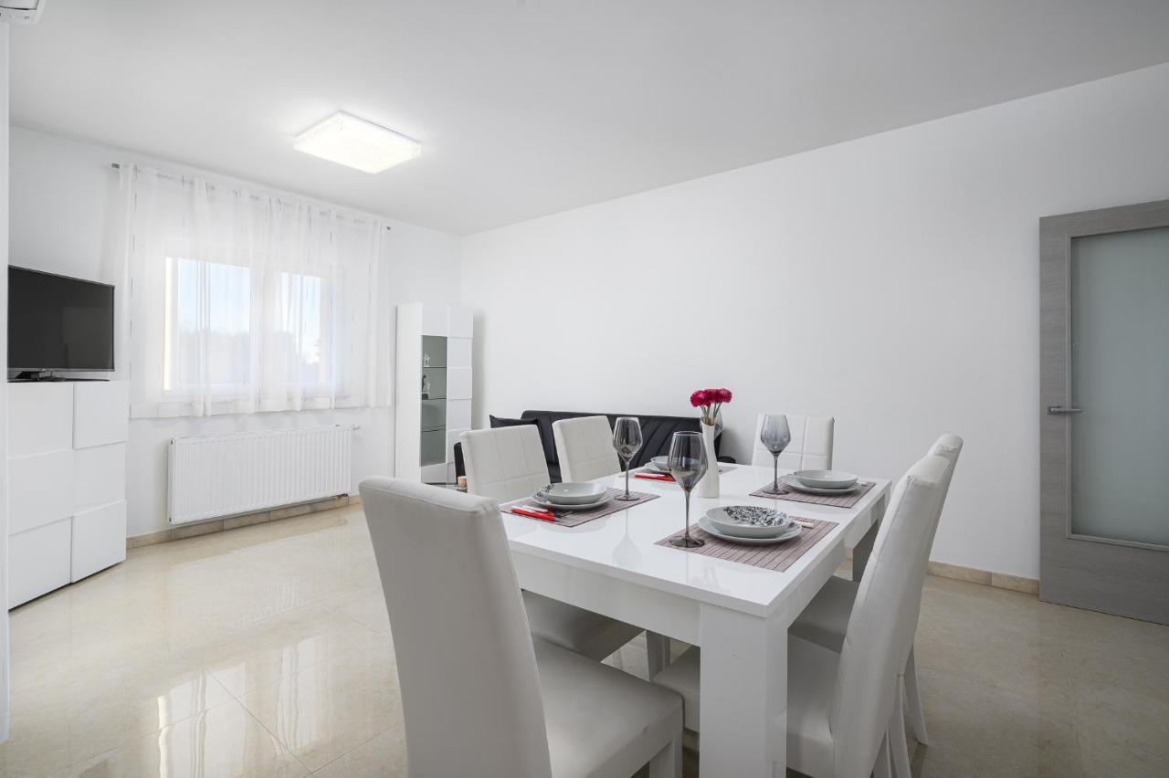 Stancija Amorozo 5 Porec Esterno foto