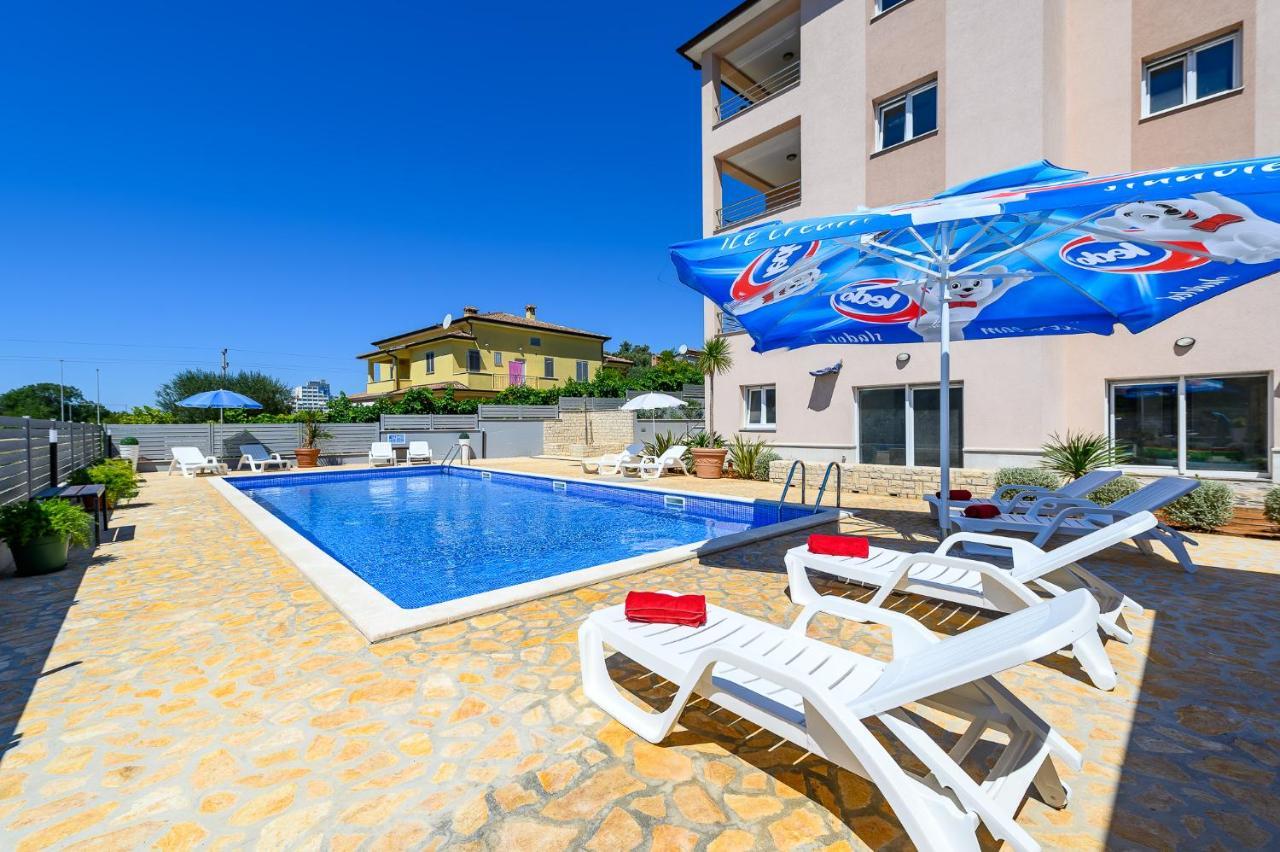 Stancija Amorozo 5 Porec Esterno foto