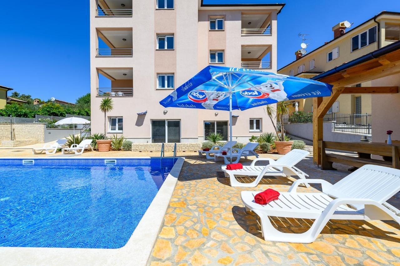 Stancija Amorozo 5 Porec Esterno foto