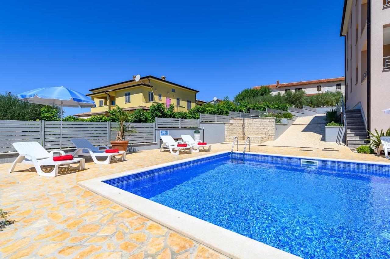 Stancija Amorozo 5 Porec Esterno foto