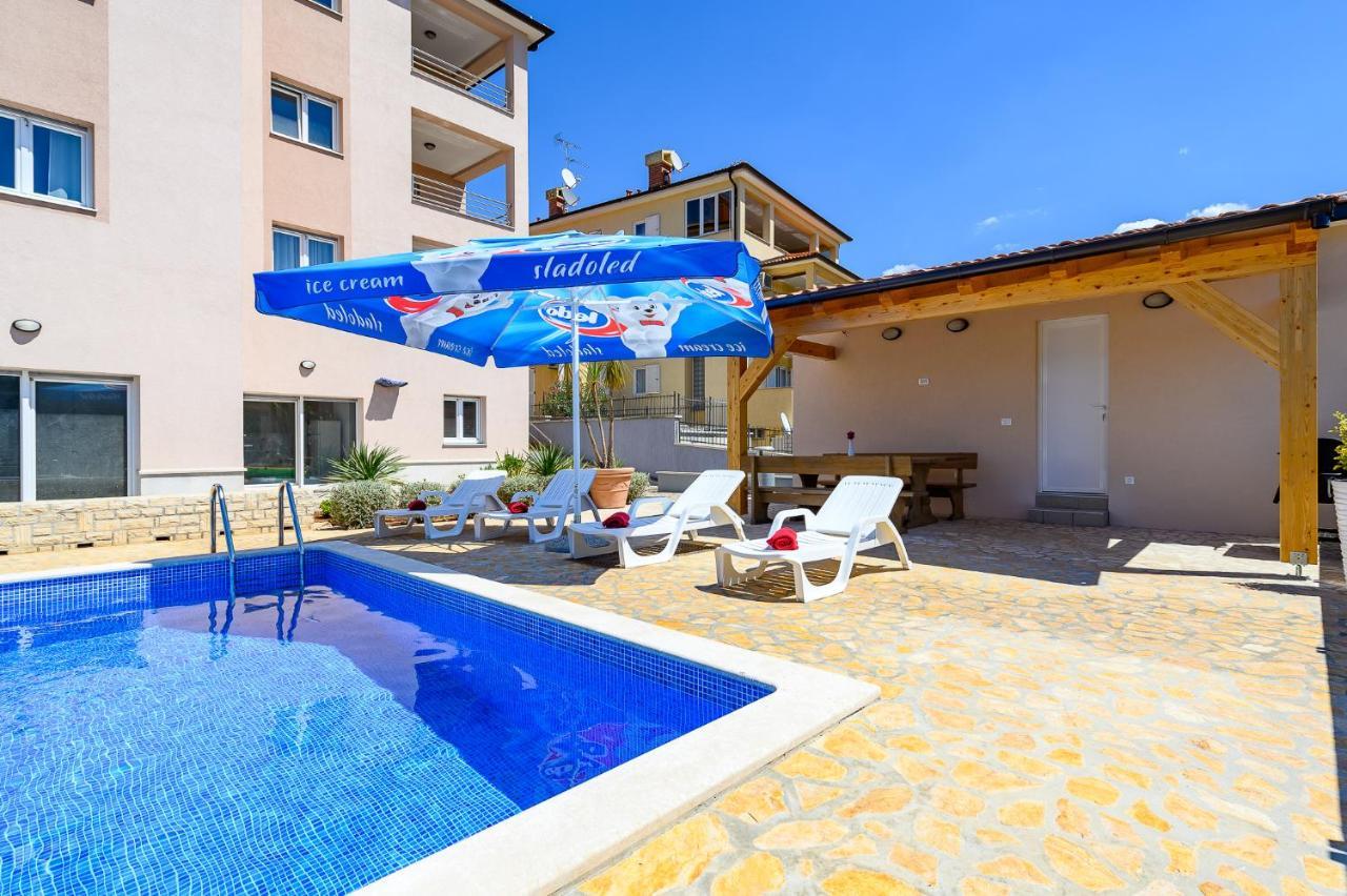 Stancija Amorozo 5 Porec Esterno foto
