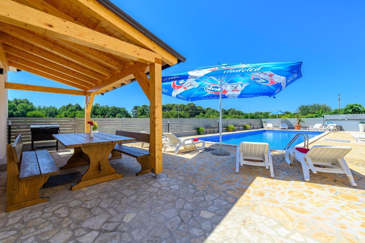 Stancija Amorozo 5 Porec Esterno foto