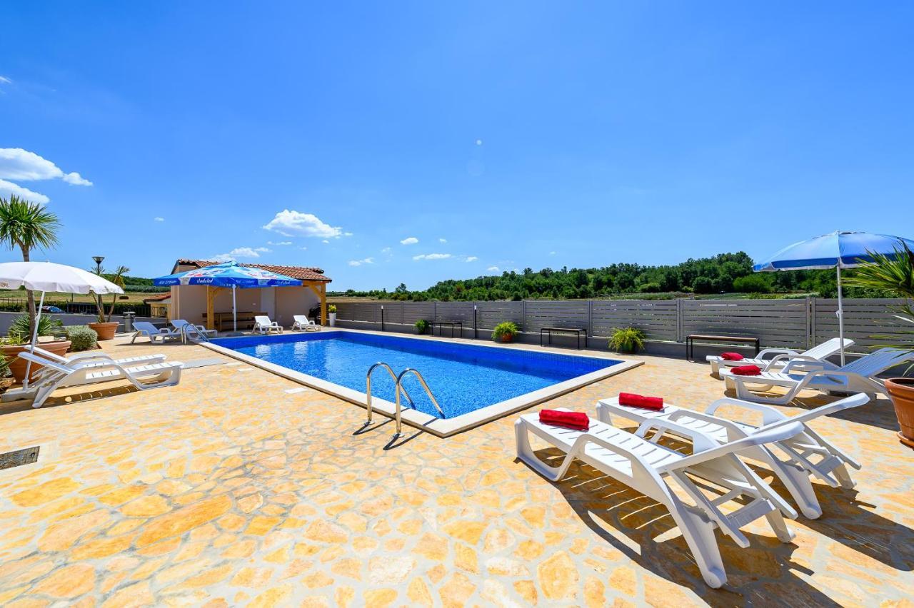 Stancija Amorozo 5 Porec Esterno foto