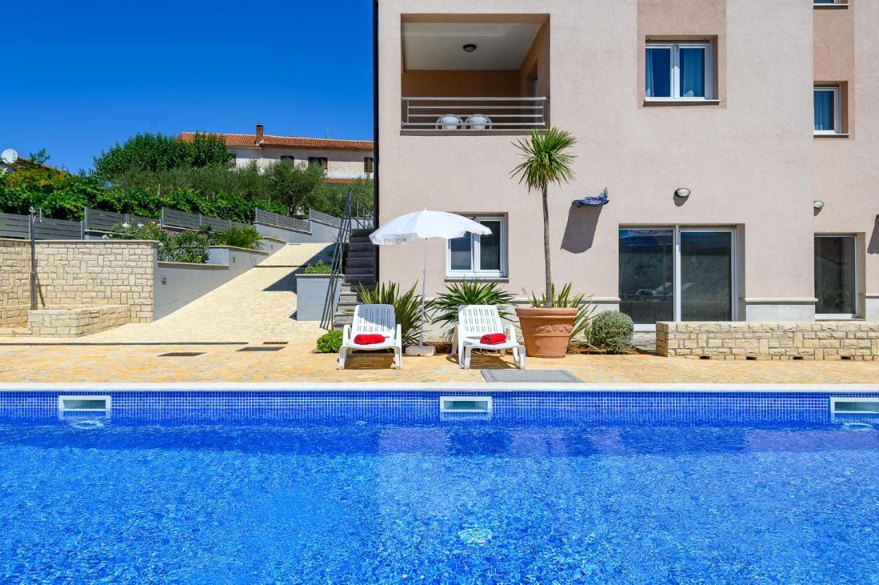 Stancija Amorozo 5 Porec Esterno foto