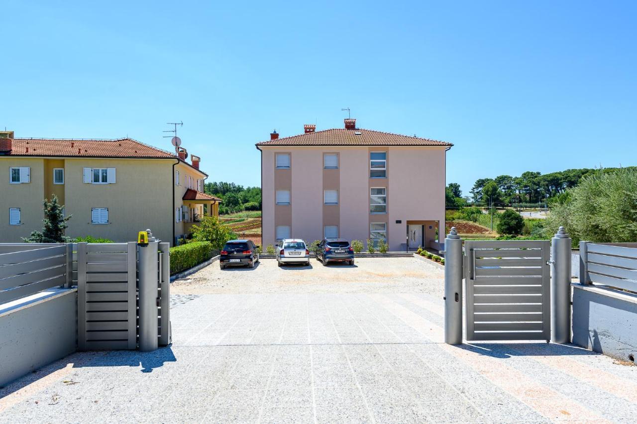 Stancija Amorozo 5 Porec Esterno foto